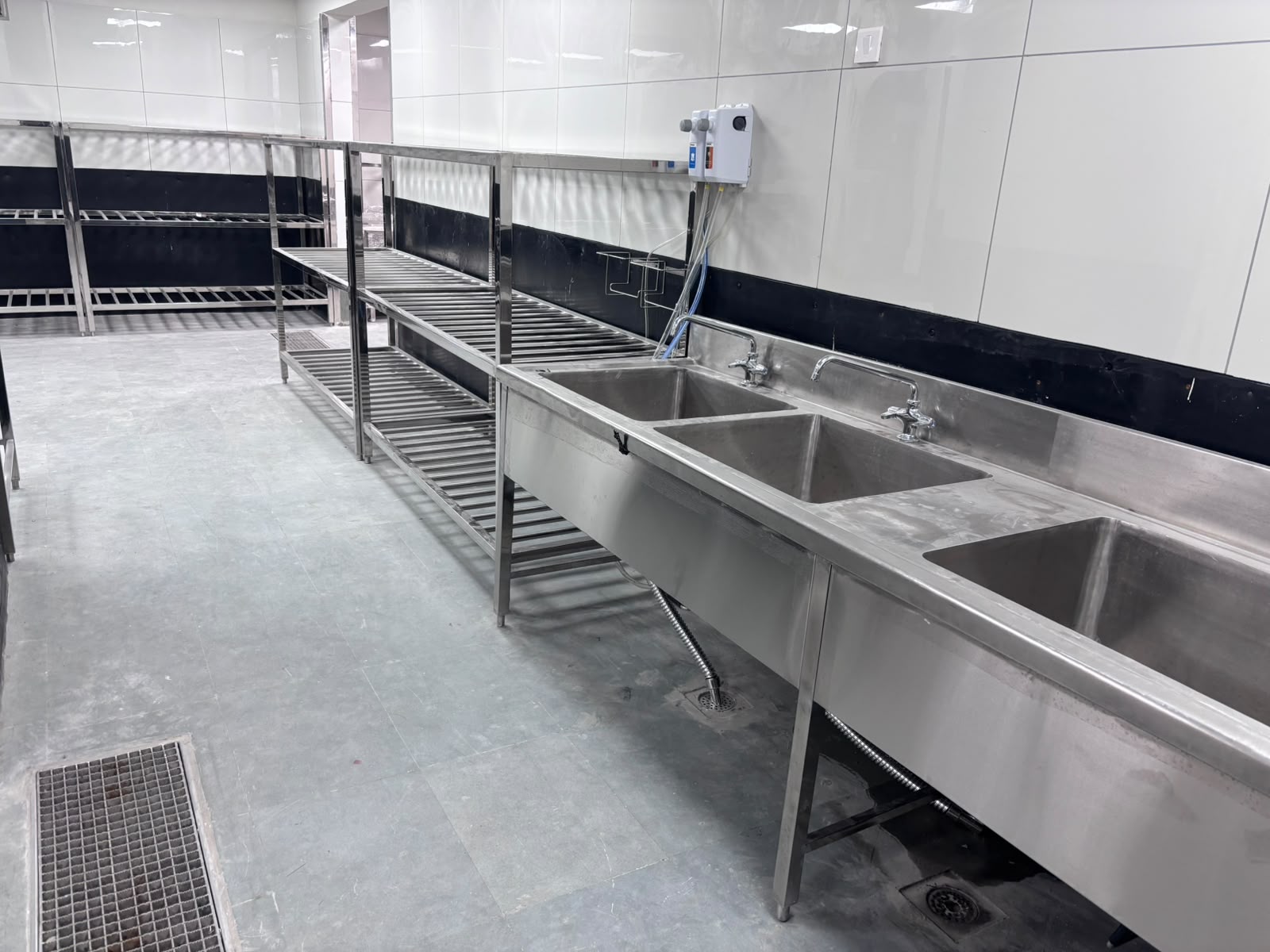 Commercial kitchen installation - multi-bay stainless steel sink